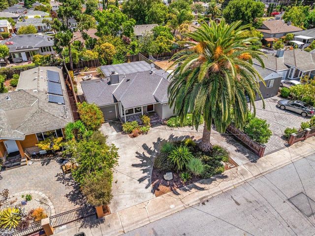 820 Eighth Avenue, Redwood City, CA 94063