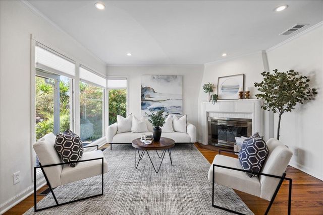 820 Eighth Avenue, Redwood City, CA 94063