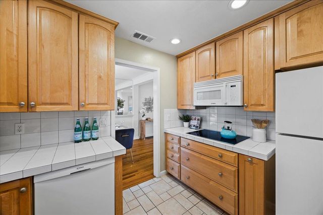 820 Eighth Avenue, Redwood City, CA 94063