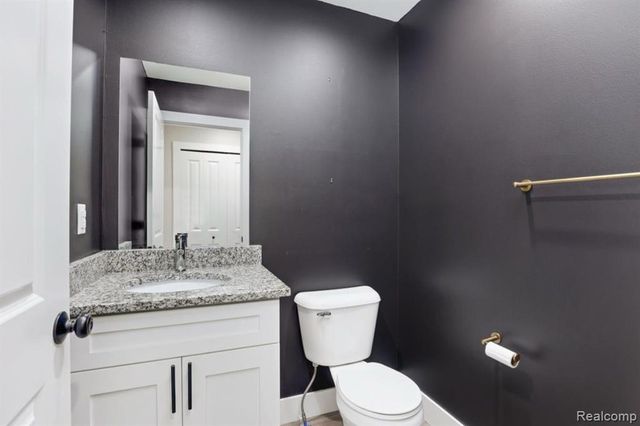 1755 E George Avenue, Hazel Park, MI 48030