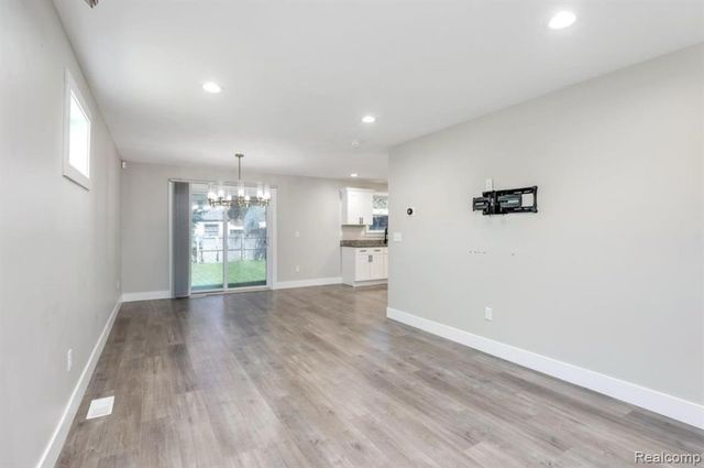 1755 E George Avenue, Hazel Park, MI 48030