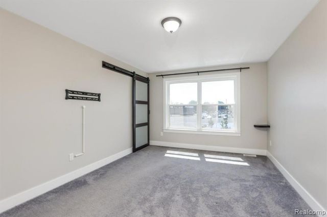 1755 E George Avenue, Hazel Park, MI 48030