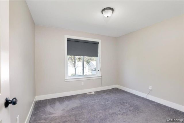 1755 E George Avenue, Hazel Park, MI 48030