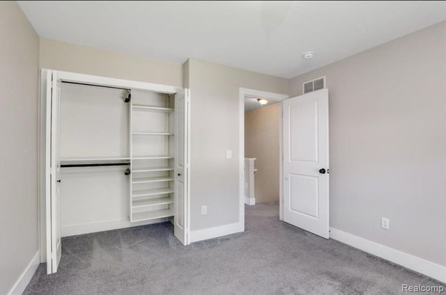 1755 E George Avenue, Hazel Park, MI 48030