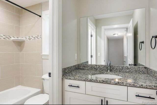 1755 E George Avenue, Hazel Park, MI 48030