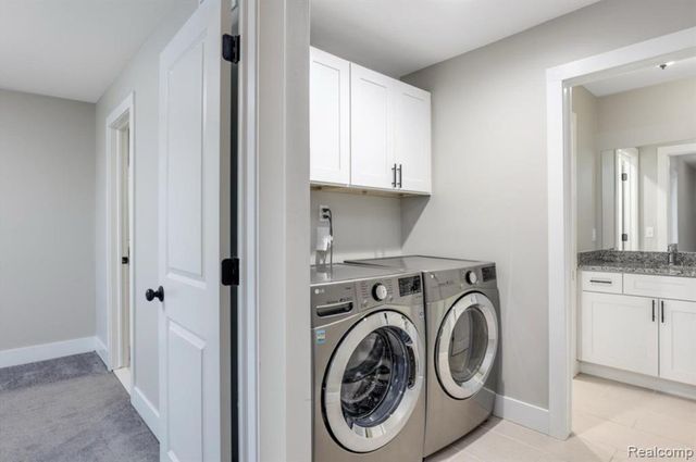 1755 E George Avenue, Hazel Park, MI 48030