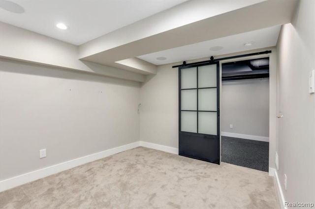 1755 E George Avenue, Hazel Park, MI 48030