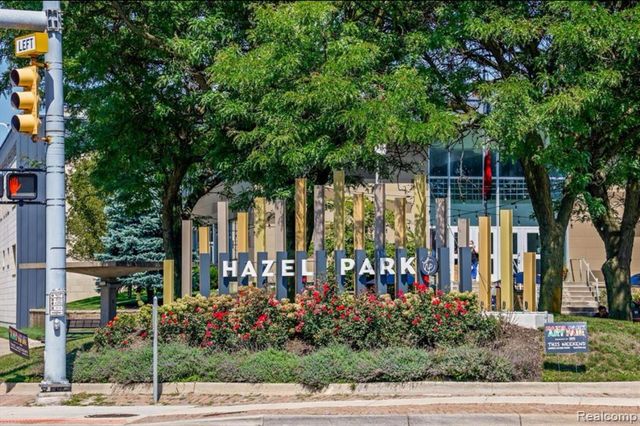 1755 E George Avenue, Hazel Park, MI 48030