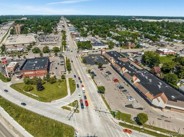 1755 E George Avenue, Hazel Park, MI 48030