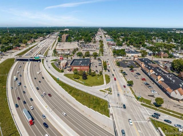 1755 E George Avenue, Hazel Park, MI 48030