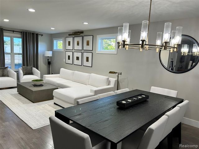 1755 E George Avenue, Hazel Park, MI 48030