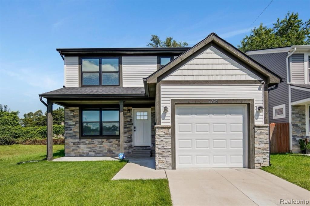 1755 E George Avenue, Hazel Park, MI 48030