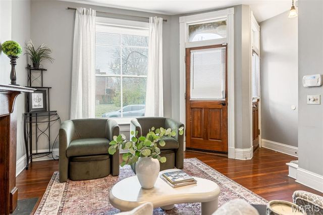 909 Victor Street, St Louis, MO 63104