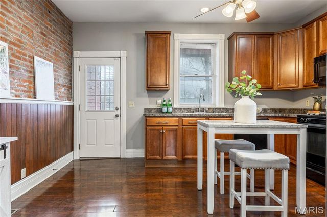 909 Victor Street, St Louis, MO 63104