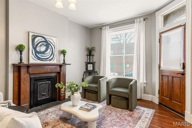 909 Victor Street, St Louis, MO 63104