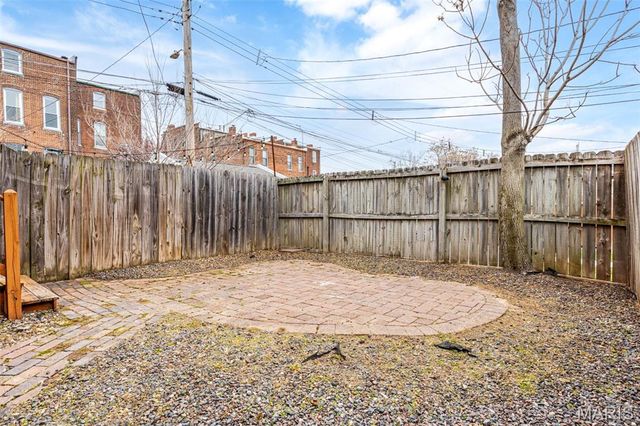 909 Victor Street, St Louis, MO 63104