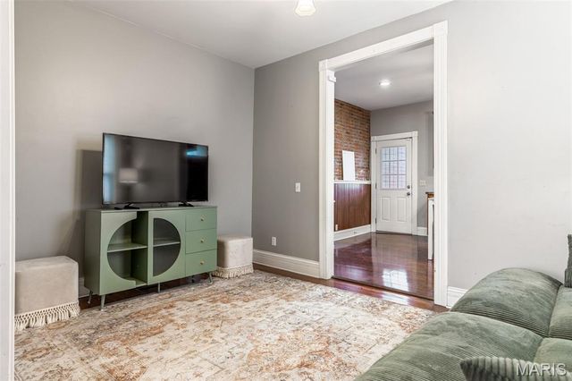 909 Victor Street, St Louis, MO 63104