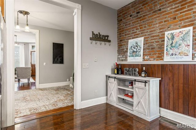 909 Victor Street, St Louis, MO 63104