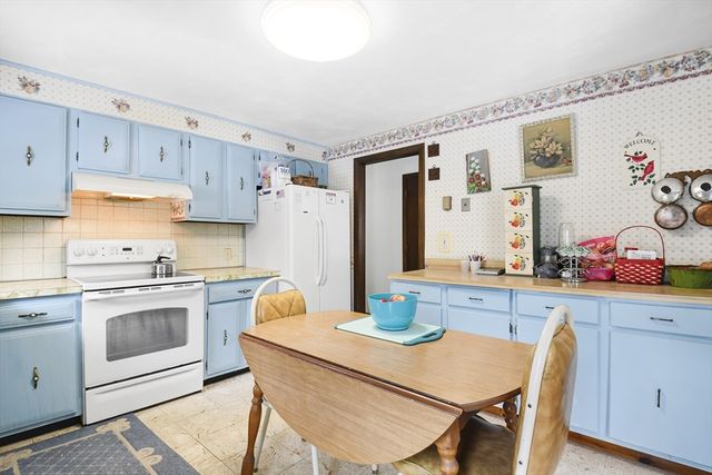 386 Redemption Rock Trl, Sterling, MA 01564