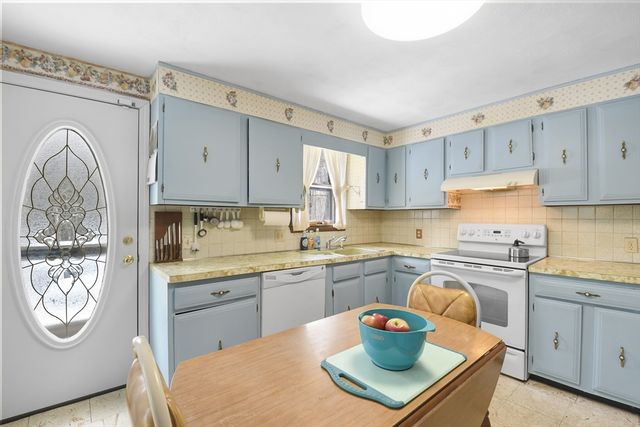 386 Redemption Rock Trl, Sterling, MA 01564