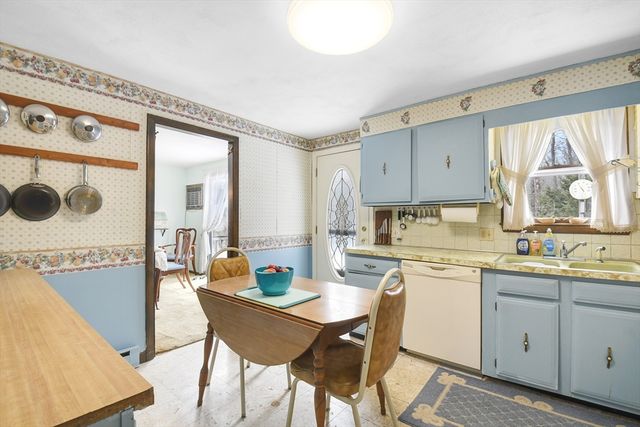 386 Redemption Rock Trl, Sterling, MA 01564