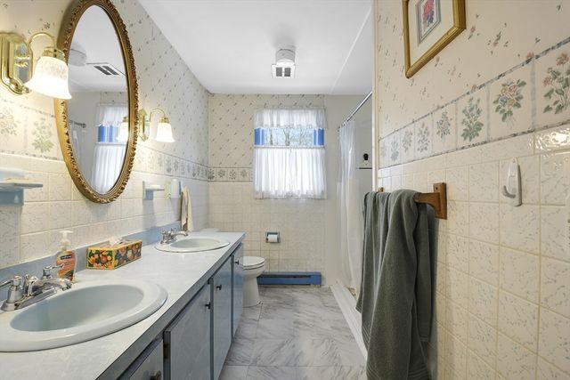 386 Redemption Rock Trl, Sterling, MA 01564