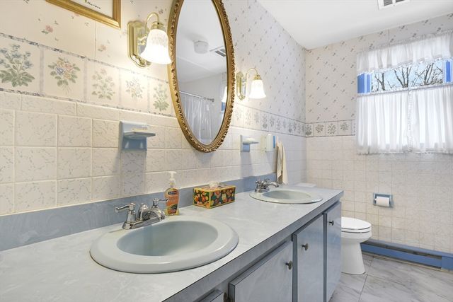 386 Redemption Rock Trl, Sterling, MA 01564