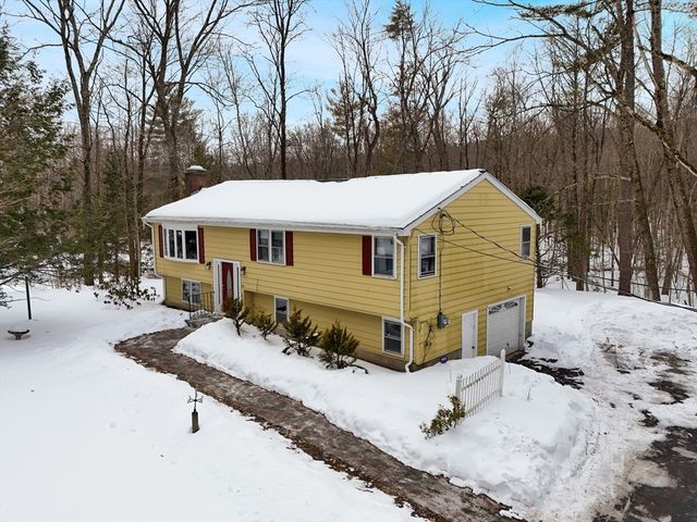386 Redemption Rock Trl, Sterling, MA 01564