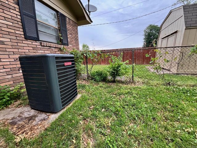 404 Melton Drive, Lonoke, AR 72086
