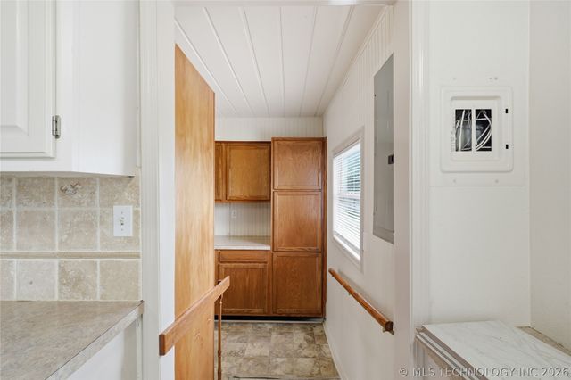 611 S Maryland Avenue, Claremore, OK 74017