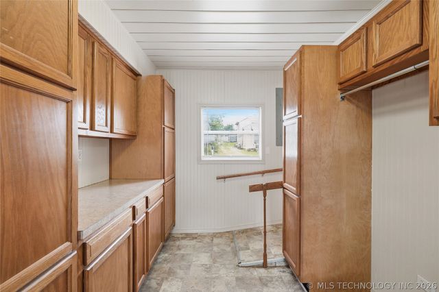 611 S Maryland Avenue, Claremore, OK 74017