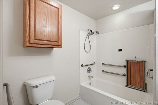 611 S Maryland Avenue, Claremore, OK 74017