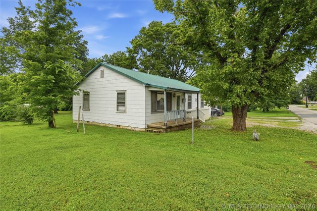 611 S Maryland Avenue, Claremore, OK 74017