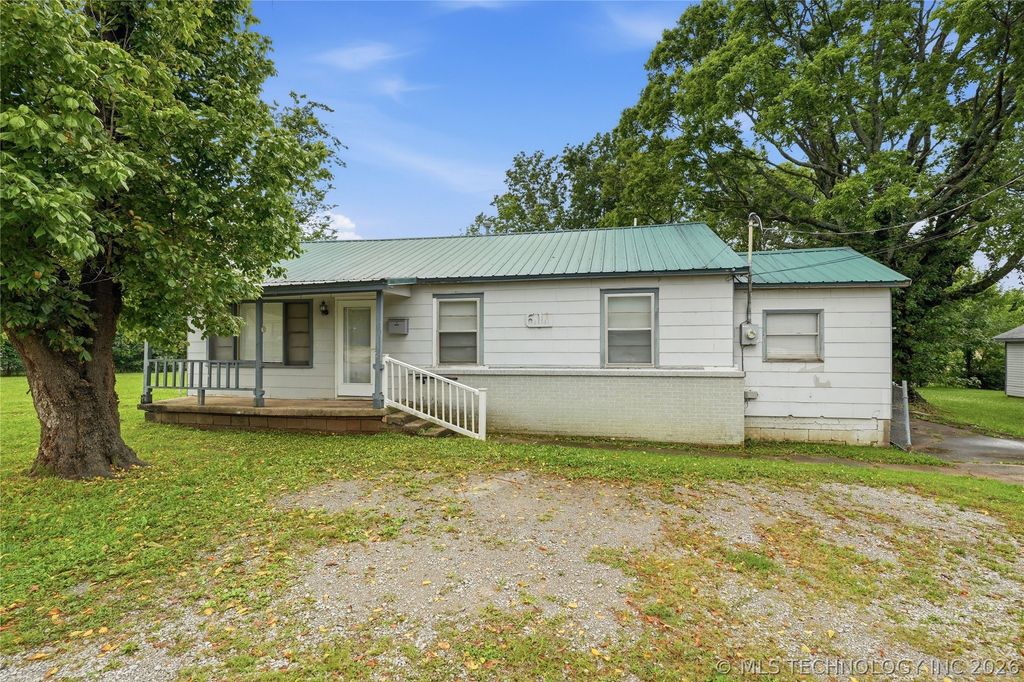 611 S Maryland Avenue, Claremore, OK 74017