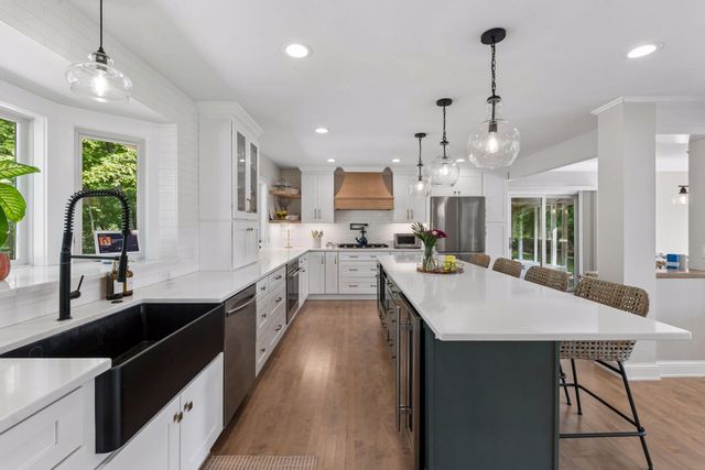 2312 Sheridan Hills Road, Wayzata, MN 55391