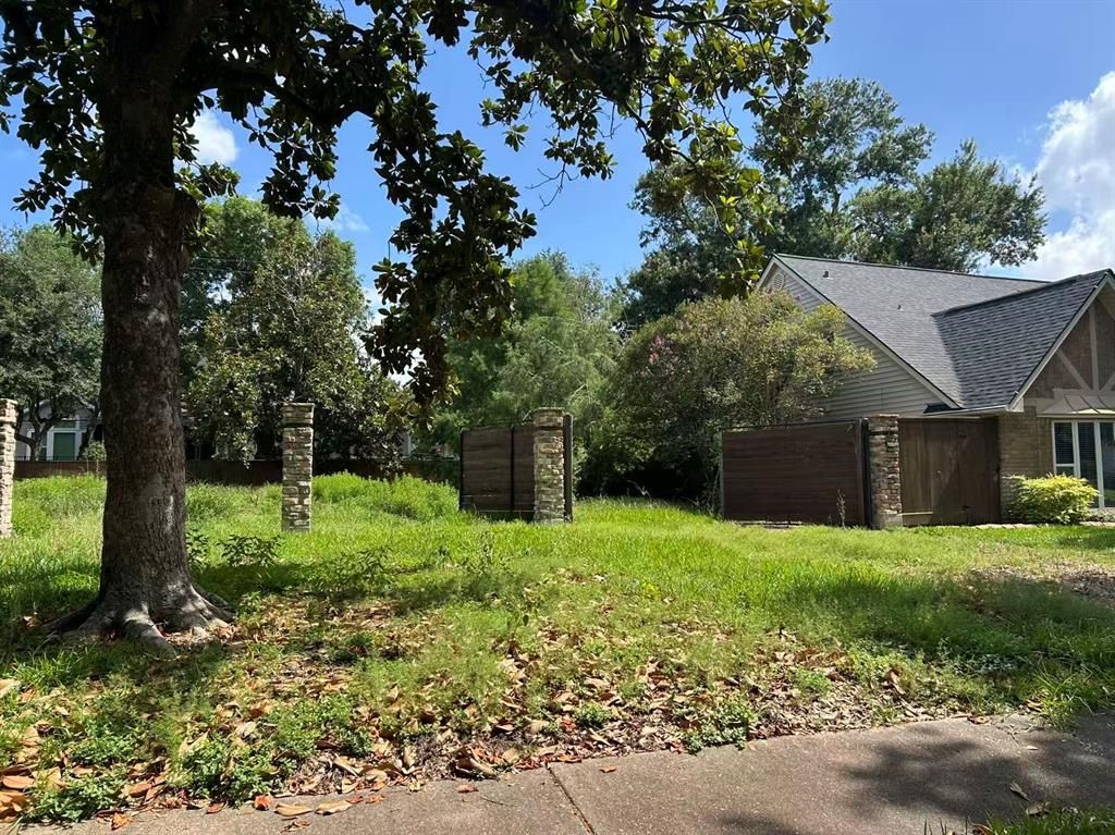 5207 Loch Lomond Drive, Houston, TX 77096