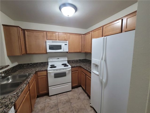 7730 Secret Shore Drive 207, Las Vegas, NV 89128