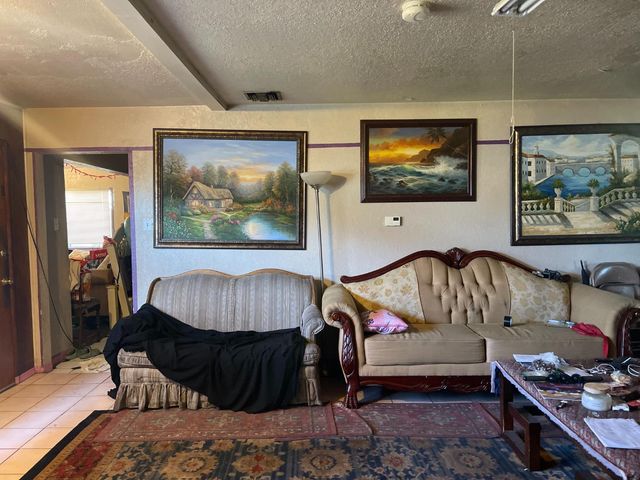 2977 E Robinson Avenue, Fresno, CA 93726