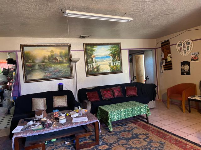2977 E Robinson Avenue, Fresno, CA 93726