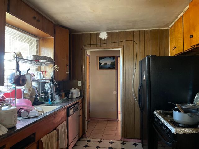 2977 E Robinson Avenue, Fresno, CA 93726