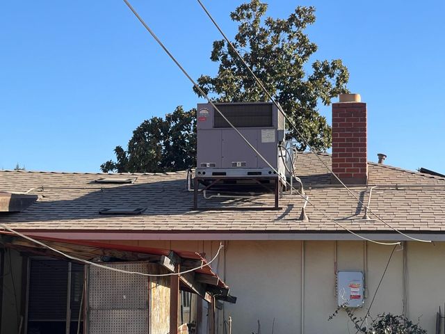 2977 E Robinson Avenue, Fresno, CA 93726