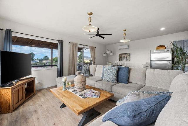 812 Sharon, El Cajon, CA 92020