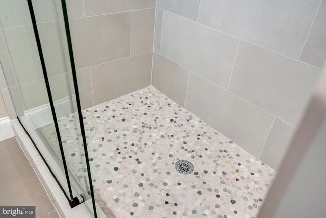 7703 NEWMARKET DR, Bethesda, MD 20817