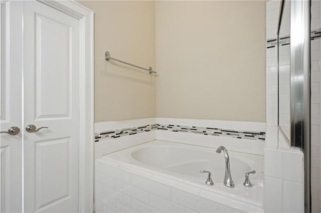 2217 Parkside Glen View 221, Duluth, GA 30097