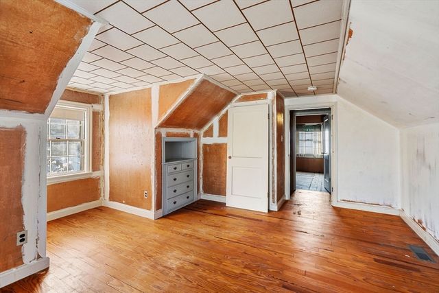 122 Beech St, Lowell, MA 01850