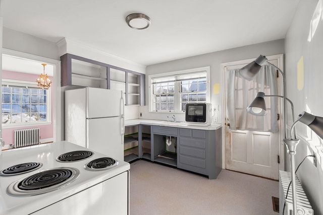 122 Beech St, Lowell, MA 01850