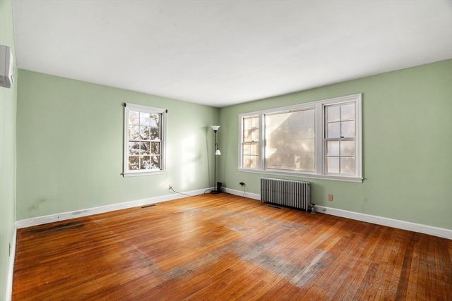 122 Beech St, Lowell, MA 01850