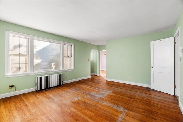 122 Beech St, Lowell, MA 01850