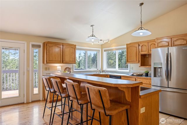 261 E Rainier Court, Allyn, WA 98524