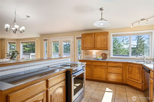 261 E Rainier Court, Allyn, WA 98524